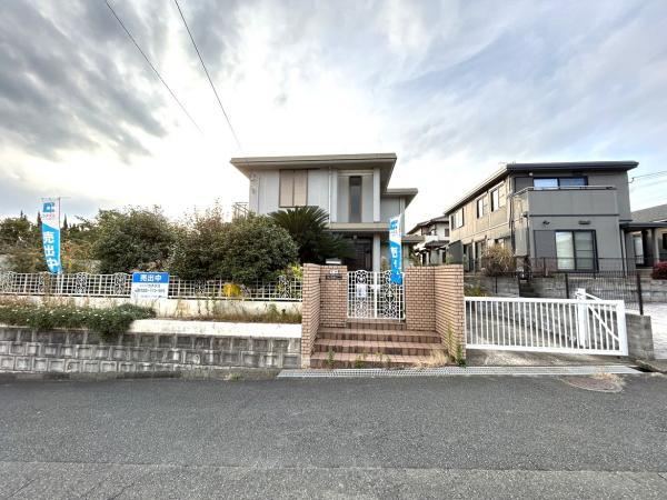 Spacious 5LDK Home with Planned Renovations in Hikarigaoka - Photo 1