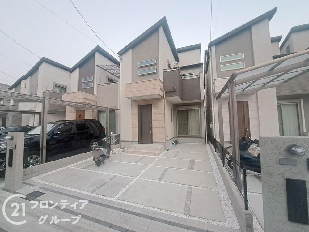 New 3LDK Home with Two Balconies in Higashi-Osaka - Photo 1