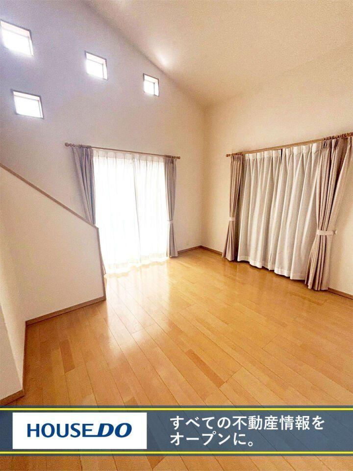 Spacious 4LDK Home with Solar Power in Mizumaki - Photo 1