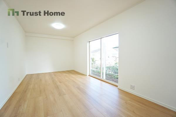 Modern 3LDK Home with Garden in Kita-Suzurandai - Photo 1