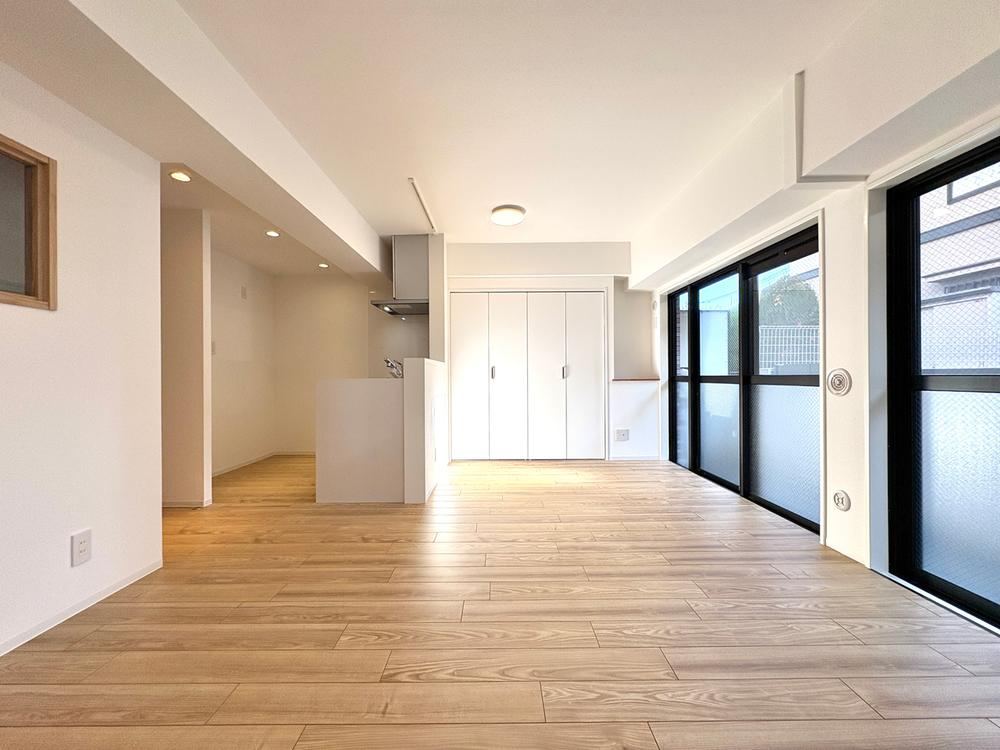 Stylish 2LDK Apartment in Hamura - Photo 1