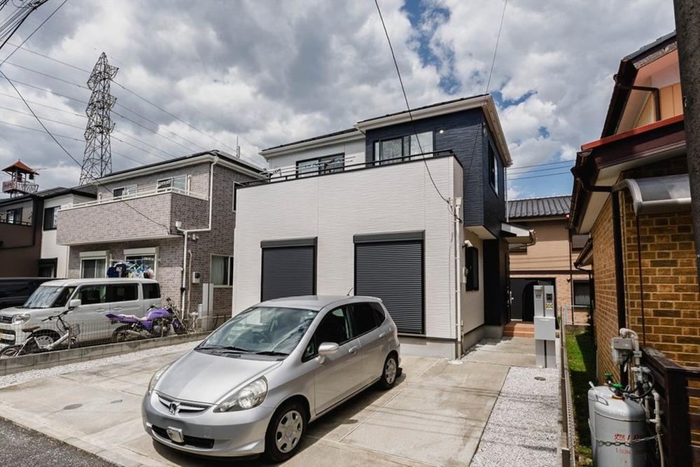 Bright 4LDK House with Ample Storage - Photo 1
