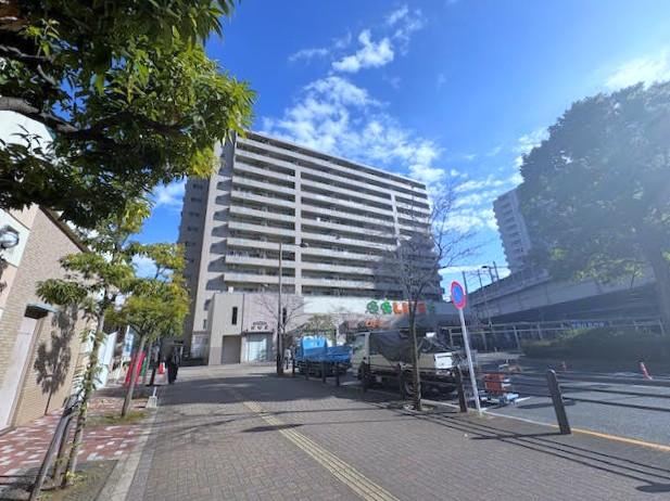 Conveniently Located Apartment Near Station - Photo 1