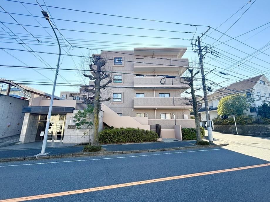 Renovated 3LDK Apartment in Kakinokidai - Photo 1