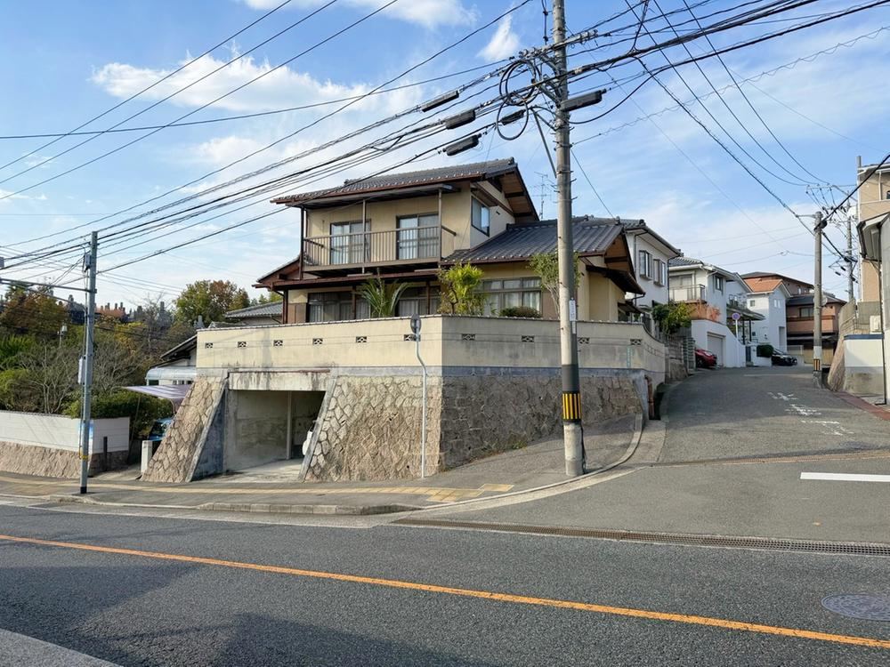 Spacious Family Home in Popular Fuchu Town - Photo 1