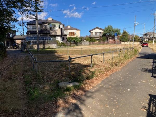 Expansive Land Surrounded by Nature - Photo 1
