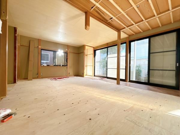 4LDK House with Upcoming Renovations in Nishikubo, Kobe - Photo 1