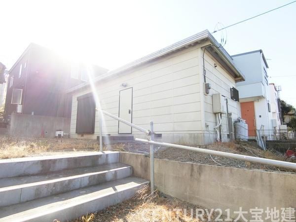 Serene 1R House in Nature-rich Area - Photo 1