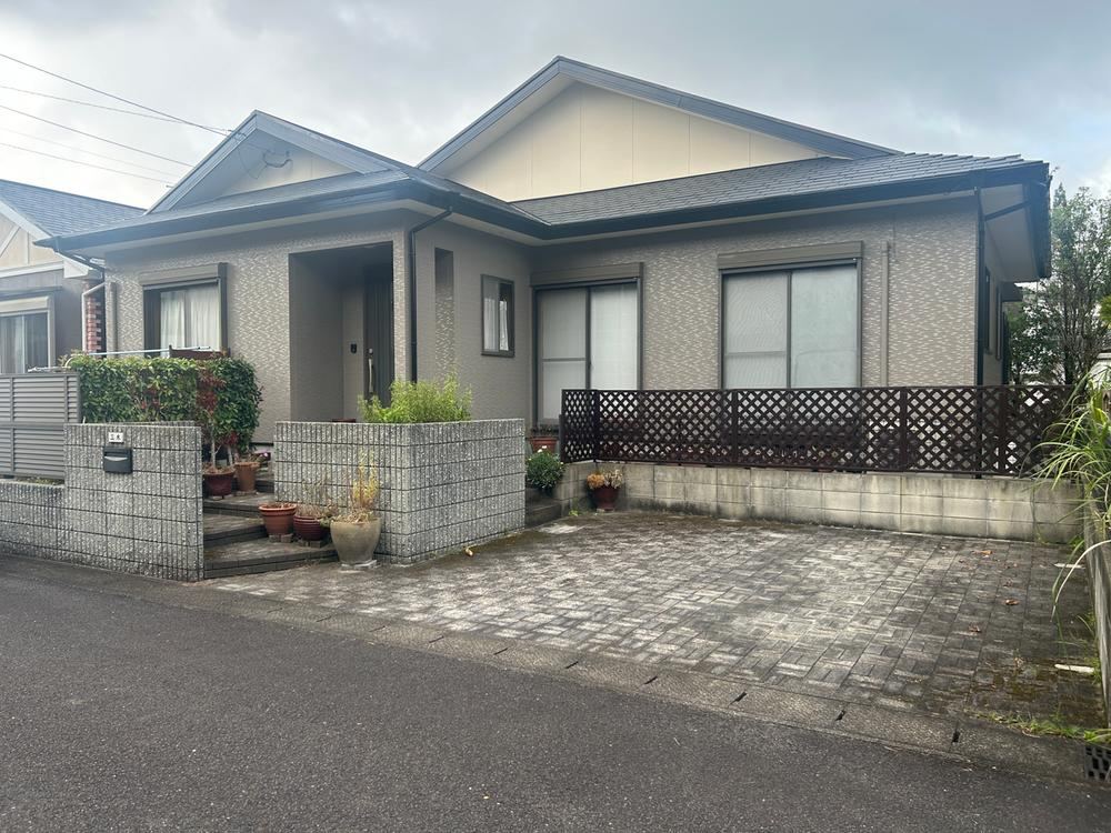 Well-Maintained 3LDK Bungalow in Awakihara - Photo 1