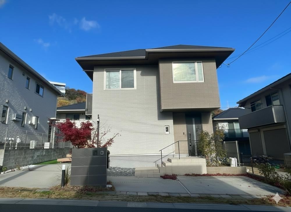 Modern House with Garden in Minoh - Photo 1