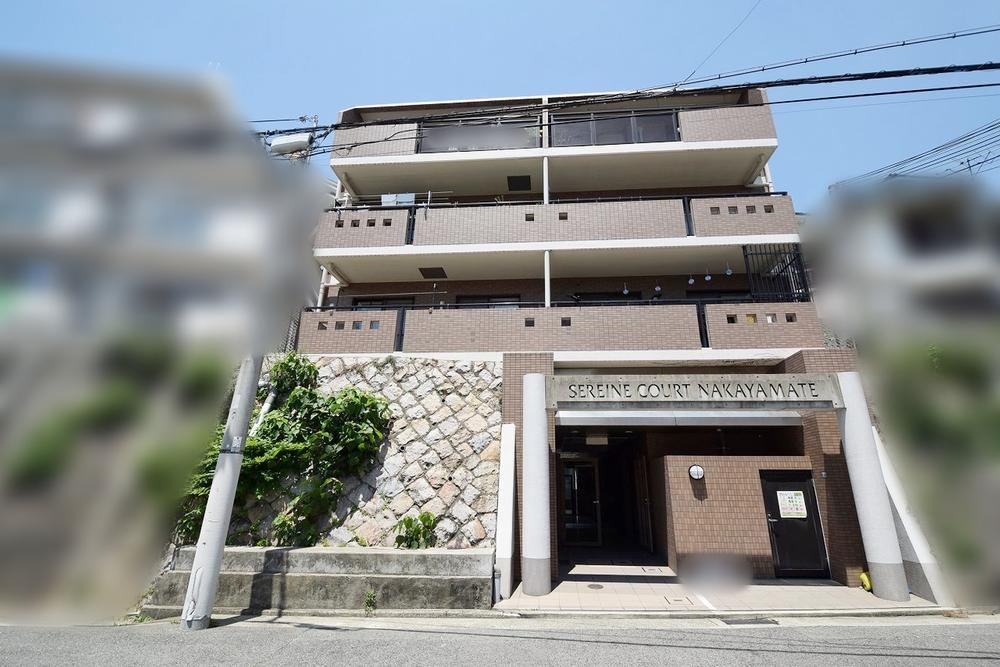 2LDK apartment in Chuo Ward, Kobe, Hyogo - Photo 1