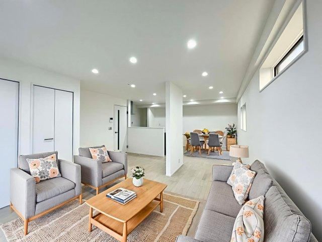 Renovated 4LDK House for a New Life in Nakano - Photo 1