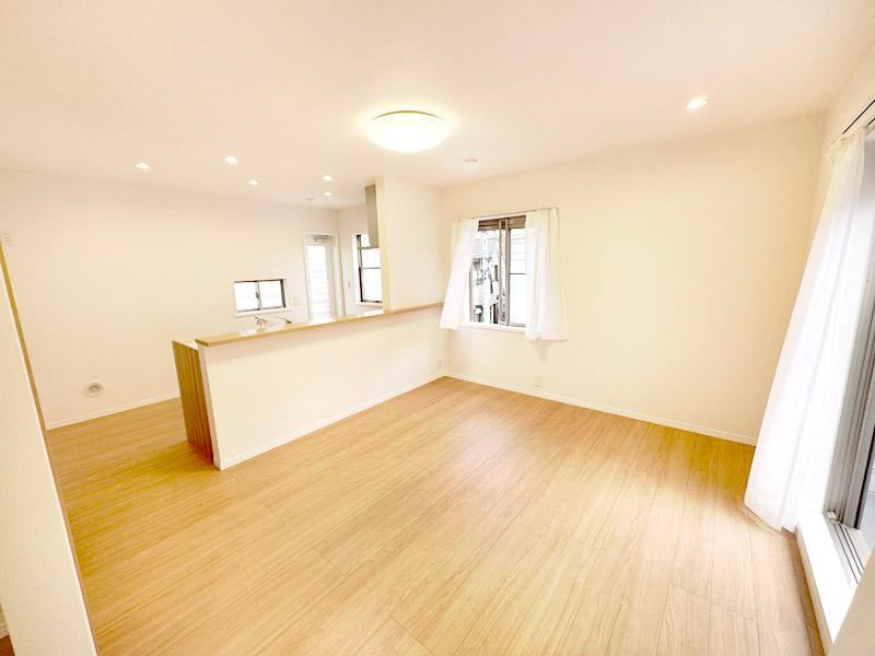 Renovated Large 4LDK House with Rooftop - Photo 1