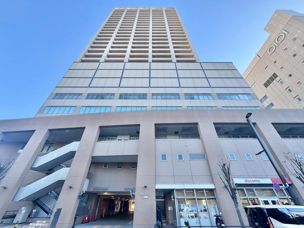 Newly Renovated Apartment Near Kitasenju Station - Photo 1