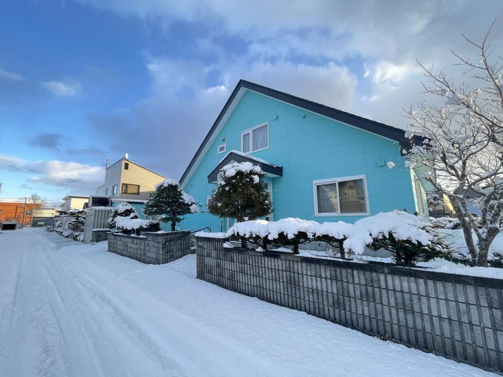 Spacious Corner Lot with 4LDK Home in Kashio, Chitose - Photo 1