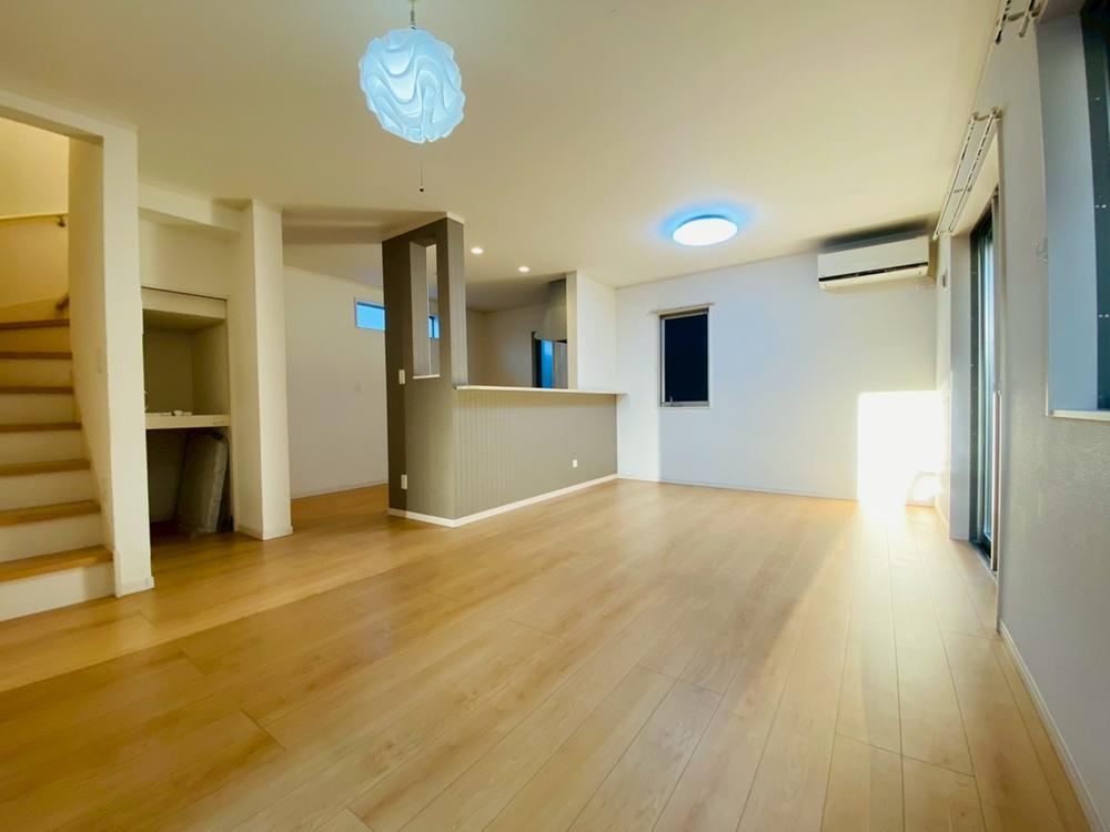 Spacious 4LDK Home in Quiet Neighborhood - Photo 1