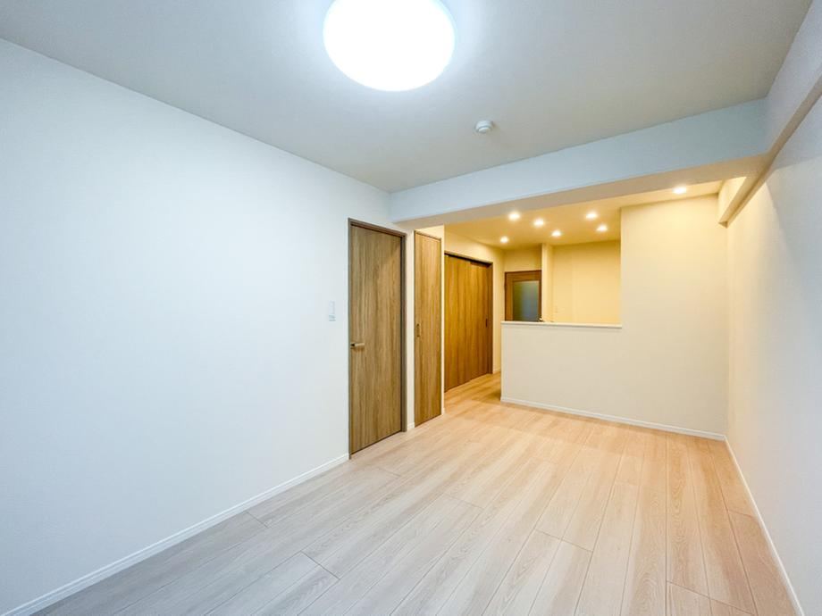 Renovated 3LDK Apartment with Private Garden in Higashi-Kurume - Photo 1