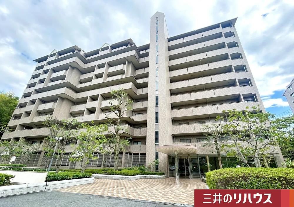 4LDK apartment in Toyonaka, Osaka - Photo 1