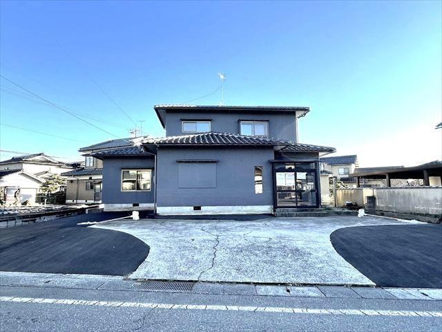Renovated 4LDK Home in Tokuhisa-cho - Photo 1