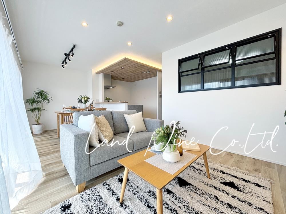 Stylish 3LDK Apartment with Modern Upgrades - Photo 1