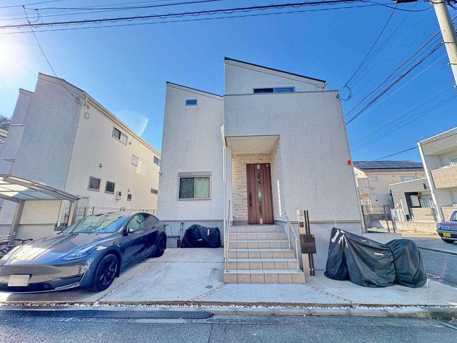 Modern 4LDK Home with EV Charging in Honmoku San-no-Tani - Photo 1