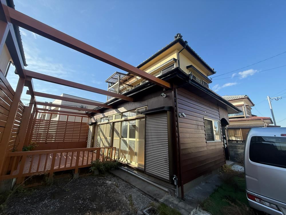 Beautifully Renovated 3DK House in Akae - Photo 1