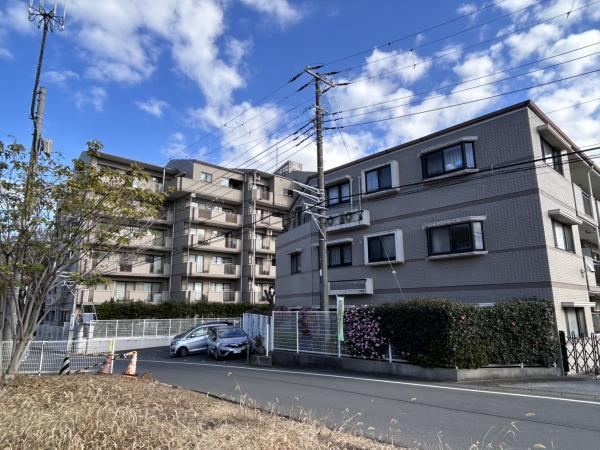 South-Facing 3LDK Apartment Near Funabashi Hōten Station - Photo 1
