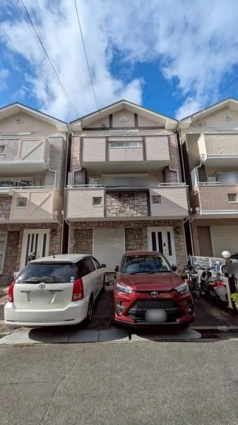 Functional 4LDK House with Floor Heating in Higashi-Osaka - Photo 1