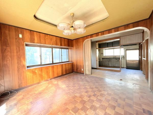 Renovated 4LDK House with Garden in Tobe Town - Photo 1