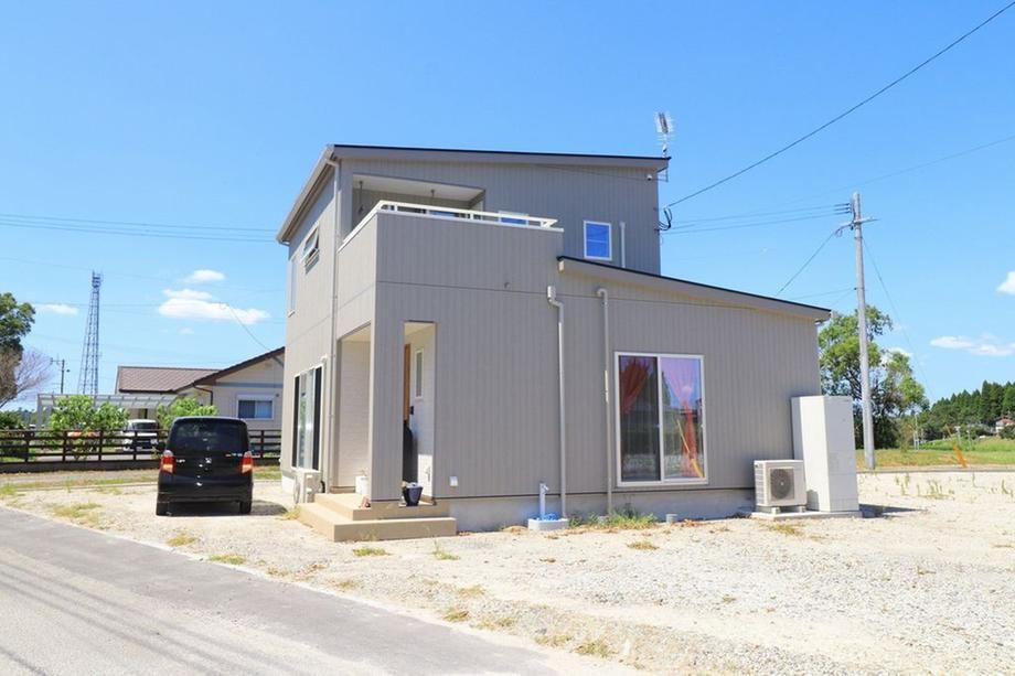 South-Facing 4LDK Home with Solar Power in Kagoshima City - Photo 1