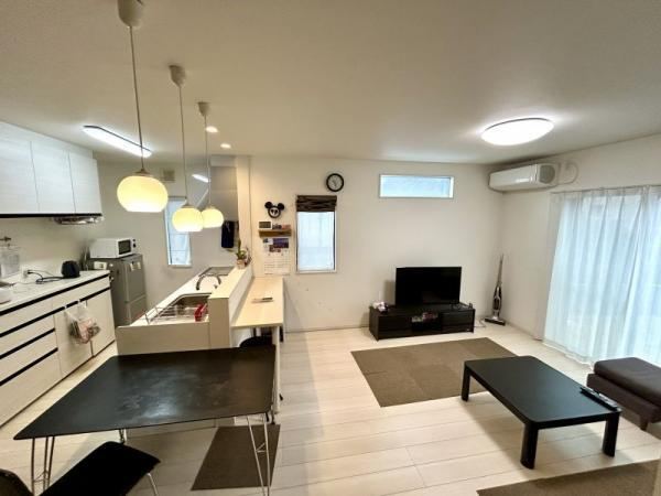 Modern All-Electric Home with Solar Panels in Hamamatsu - Photo 1