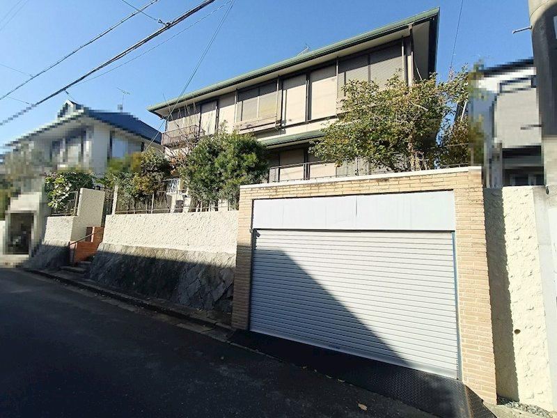 Renovated 5LDK House in Takatsuki - Photo 1