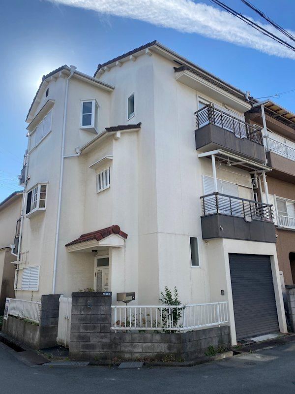 4LDK House Near Katano City Station with Spacious LDK - Photo 1