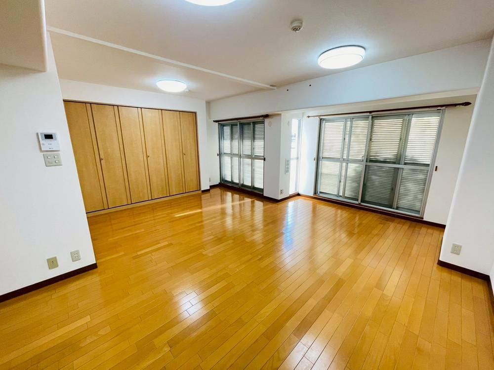3LDK apartment in Toyonaka, Osaka - Photo 1