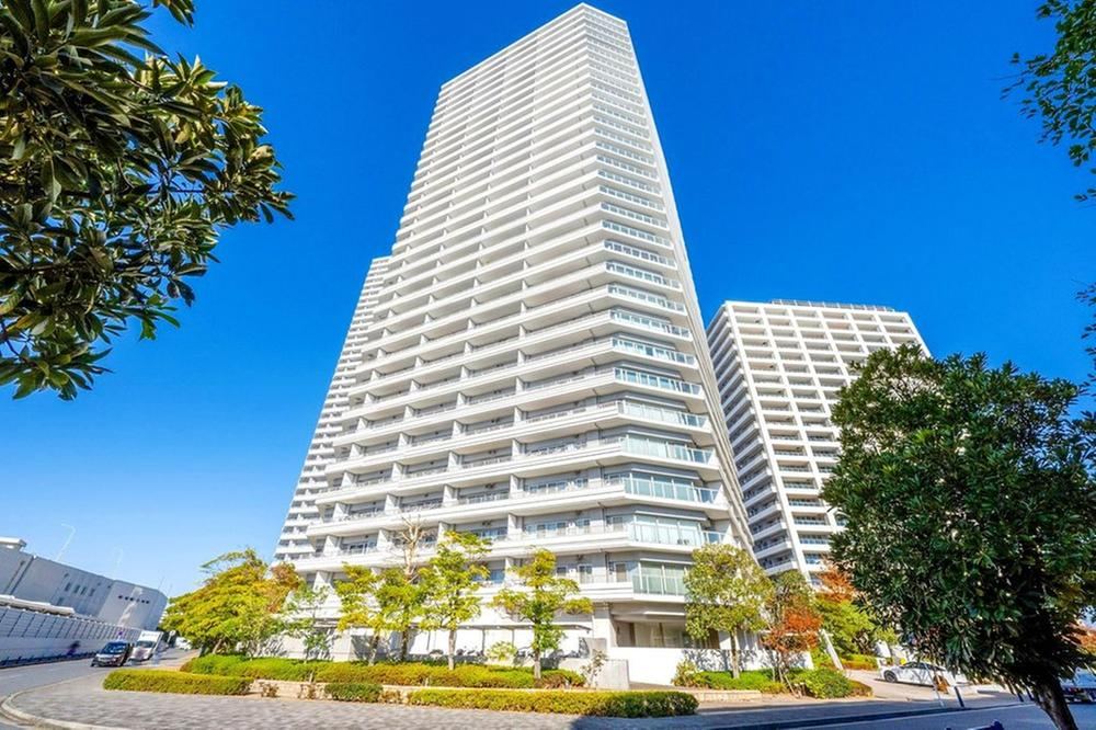 Spacious 3LDK Tower Apartment in Yokohama Bay Area - Photo 1