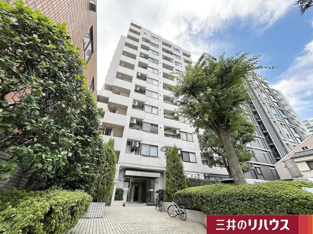 3LDK+S apartment in Shinjuku Ward, Tokyo - Photo 1