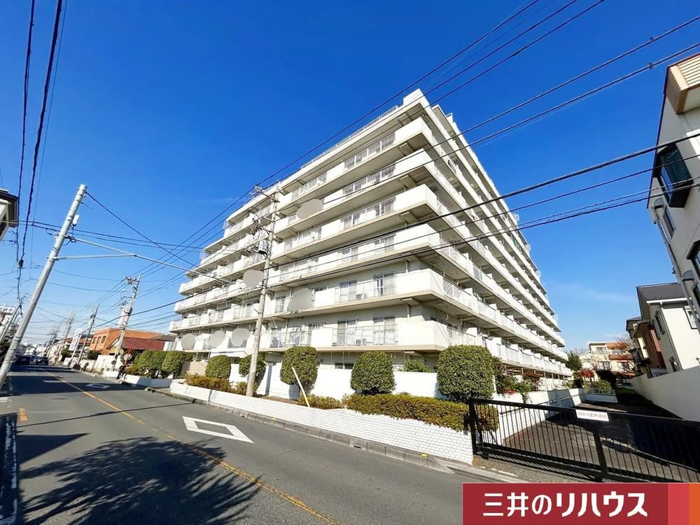 2LDK Apartment with Potential in Kawaguchi - Photo 1