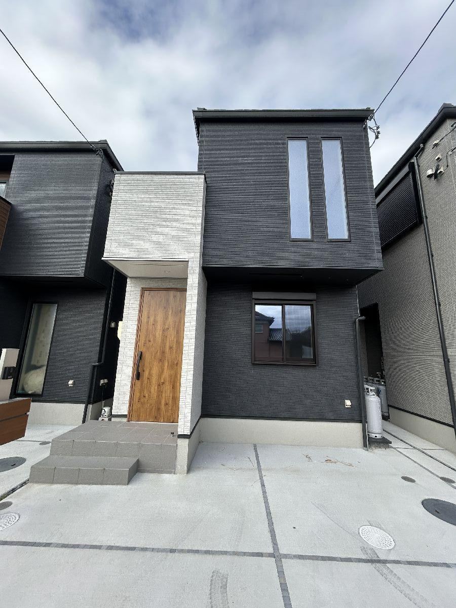 New 2LDK House Steps from Sakoki Station - Photo 1