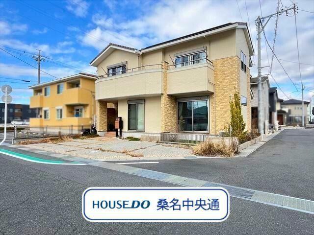Modern 5LDK House with Solar Power - Photo 1