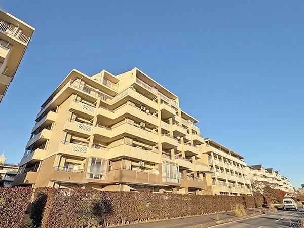 Bright 4LDK Corner Apartment in Inzai Community - Photo 1
