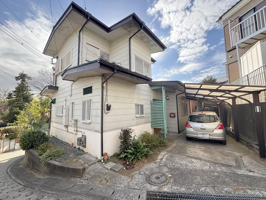 Spacious House on a Hill Near Kozukue Station - Photo 1
