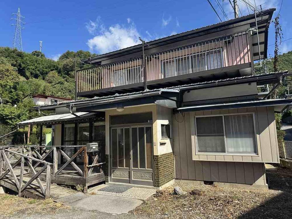 Spacious 3LDK+S House with Ample Parking - Photo 1