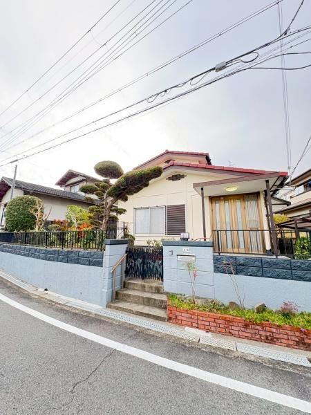 5DK House with Spacious Lot in Habikigaoka - Photo 1