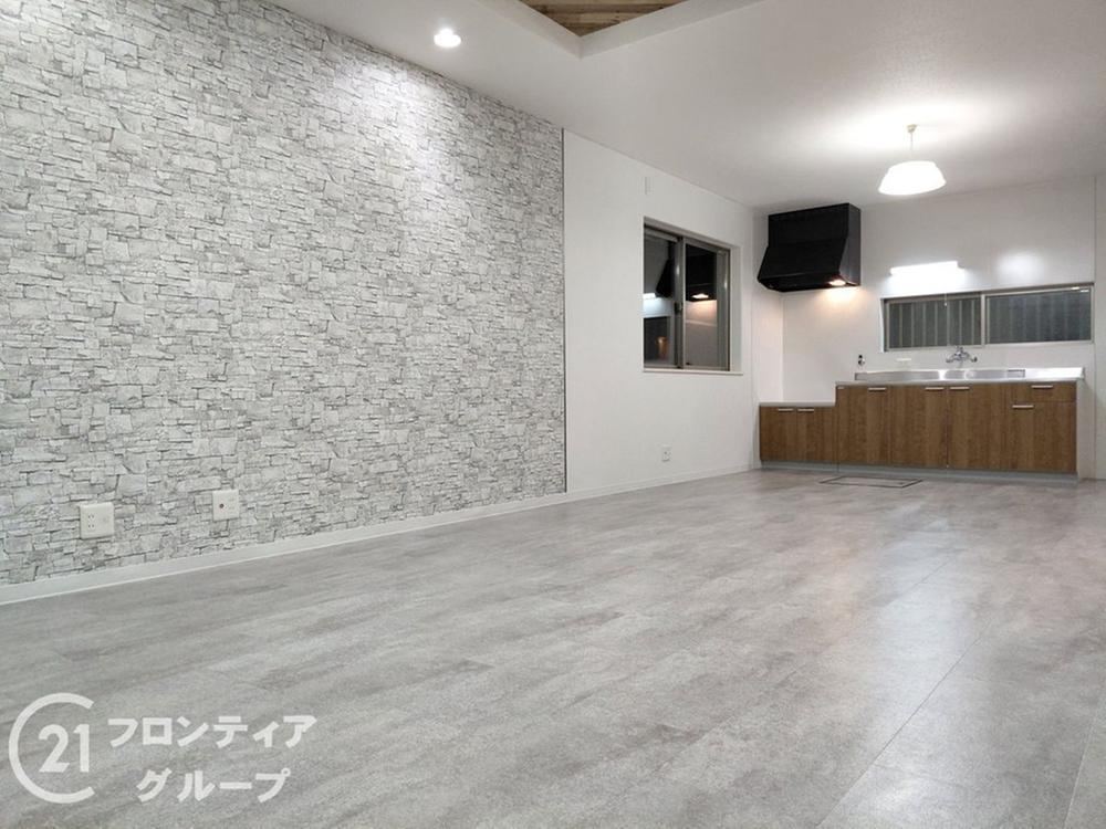 Renovated 3LDK with Spacious Living Room in Uji - Photo 1