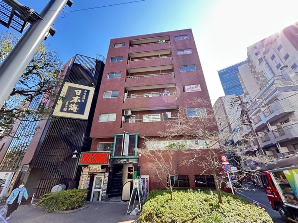 Corner Unit with Great Sunlight and Ventilation - Photo 1