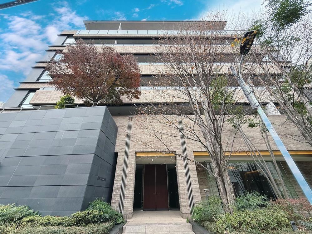 2LDK apartment in Minato Ward, Tokyo - Photo 1