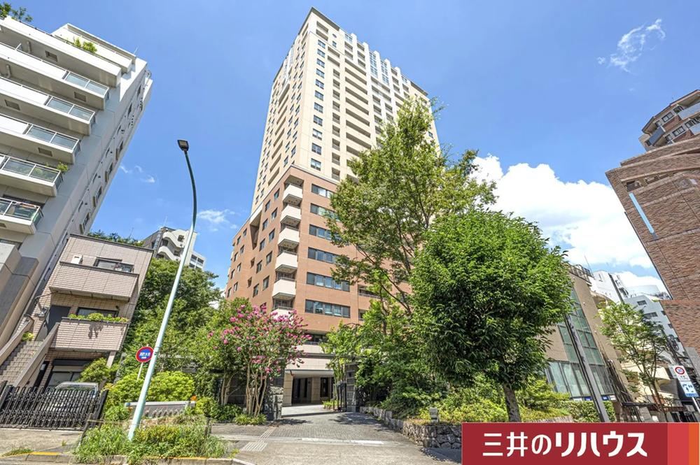 2LDK apartment in Shibuya Ward, Tokyo - Photo 1