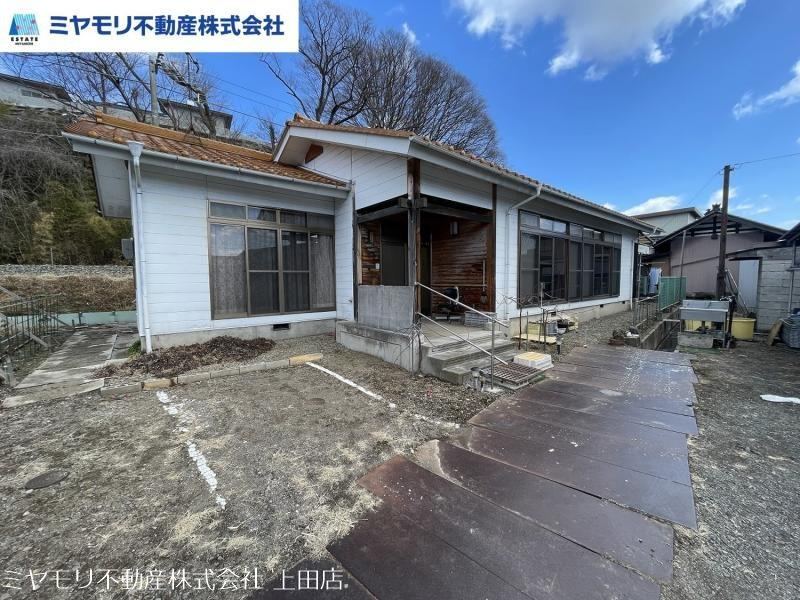 Versatile 3K Property with Office and Garage - Photo 1