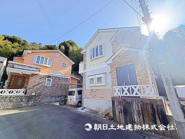Fully Renovated 4LDK Surrounded by Nature - Photo 1