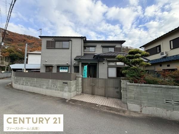 Renovated 6LDK Home with Garden in Himeji - Photo 1